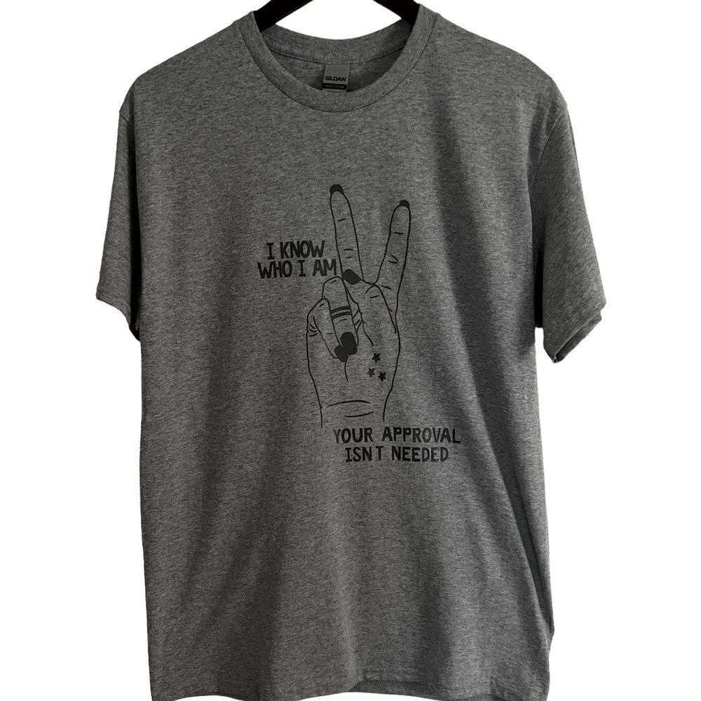 GILDAN shirt NWT  